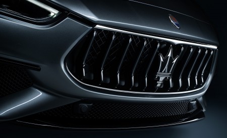 2021 Maserati Ghibli Hybrid Grill Wallpapers 450x275 (13)