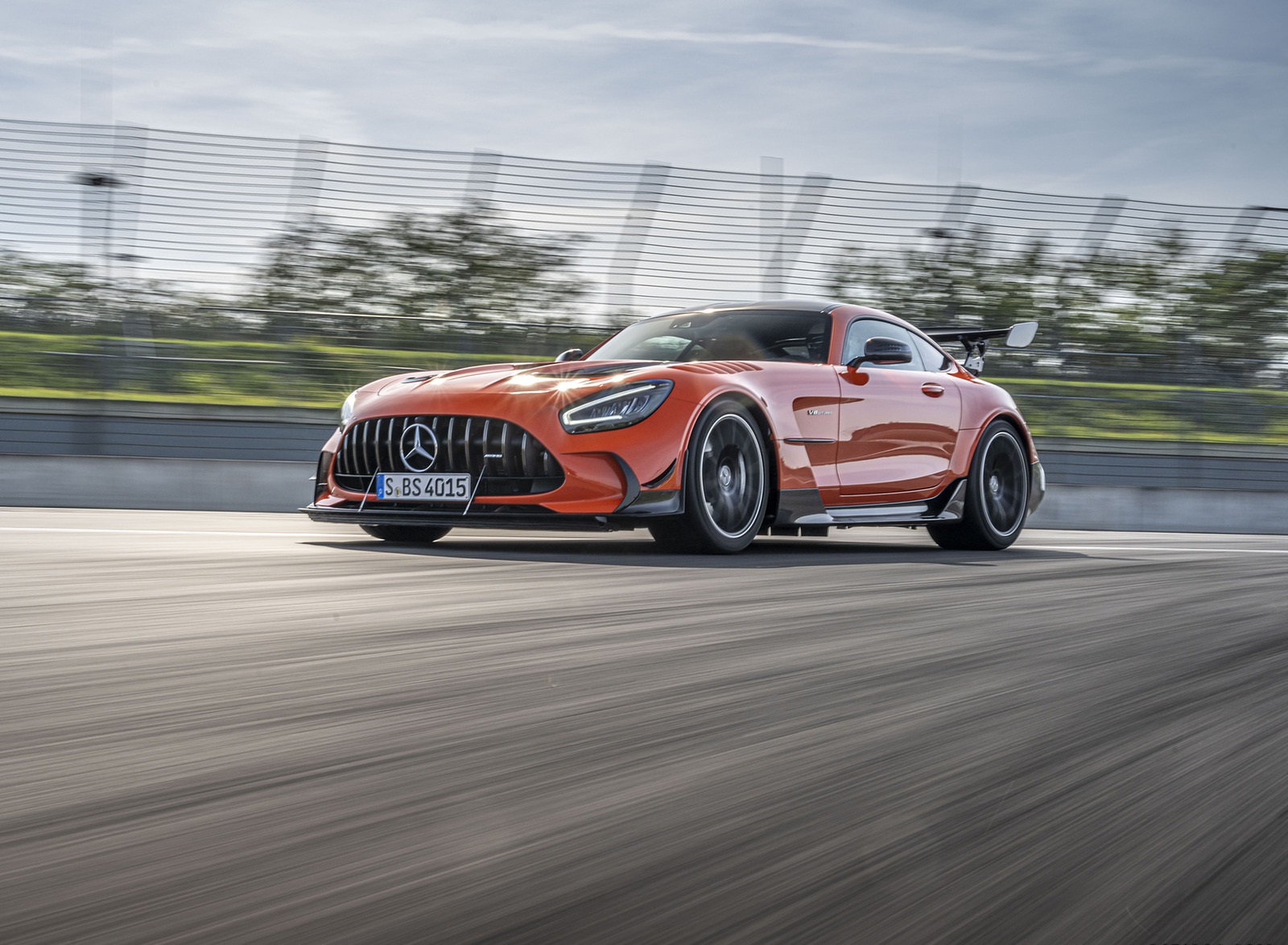 2021 Mercedes-AMG GT Black Series (Color: Magma Beam) Front Three-Quarter Wallpapers (14)