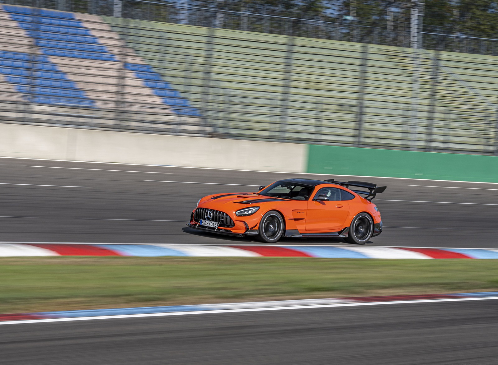 2021 Mercedes-AMG GT Black Series (Color: Magma Beam) Front Three-Quarter Wallpapers (12)