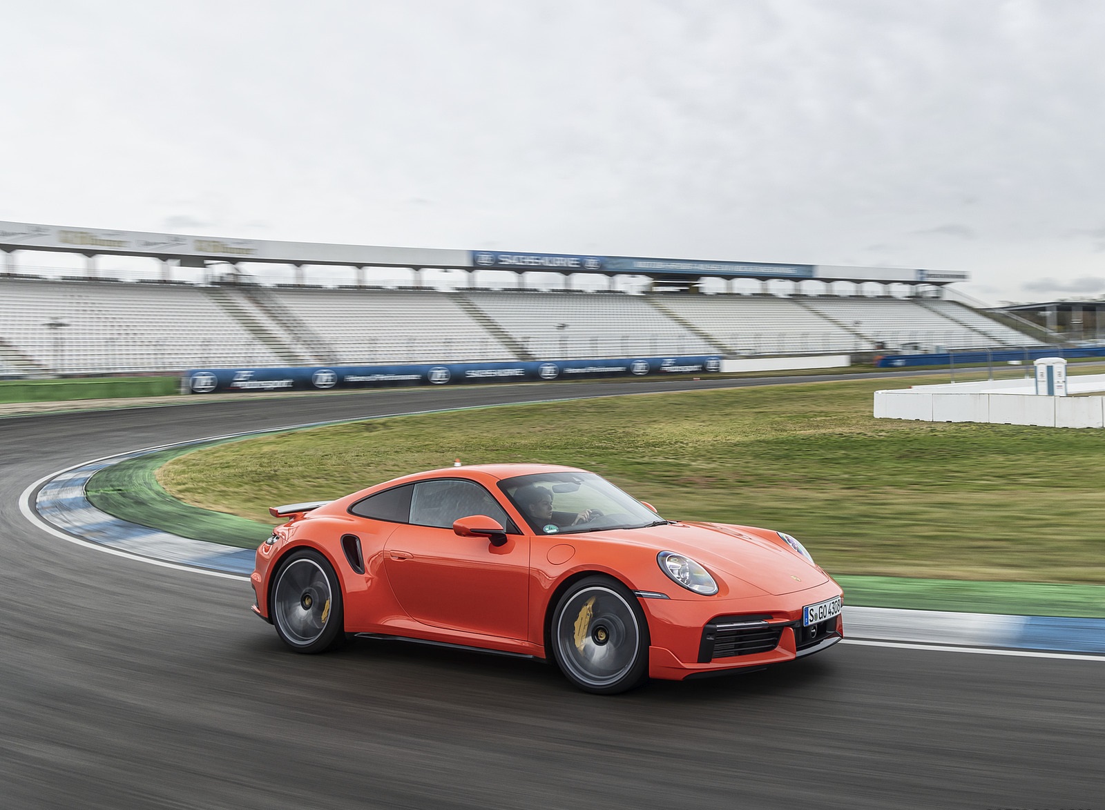 2021 Porsche 911 Turbo (Color: Lava Orange) Front Three-Quarter Wallpapers  #72 of 225