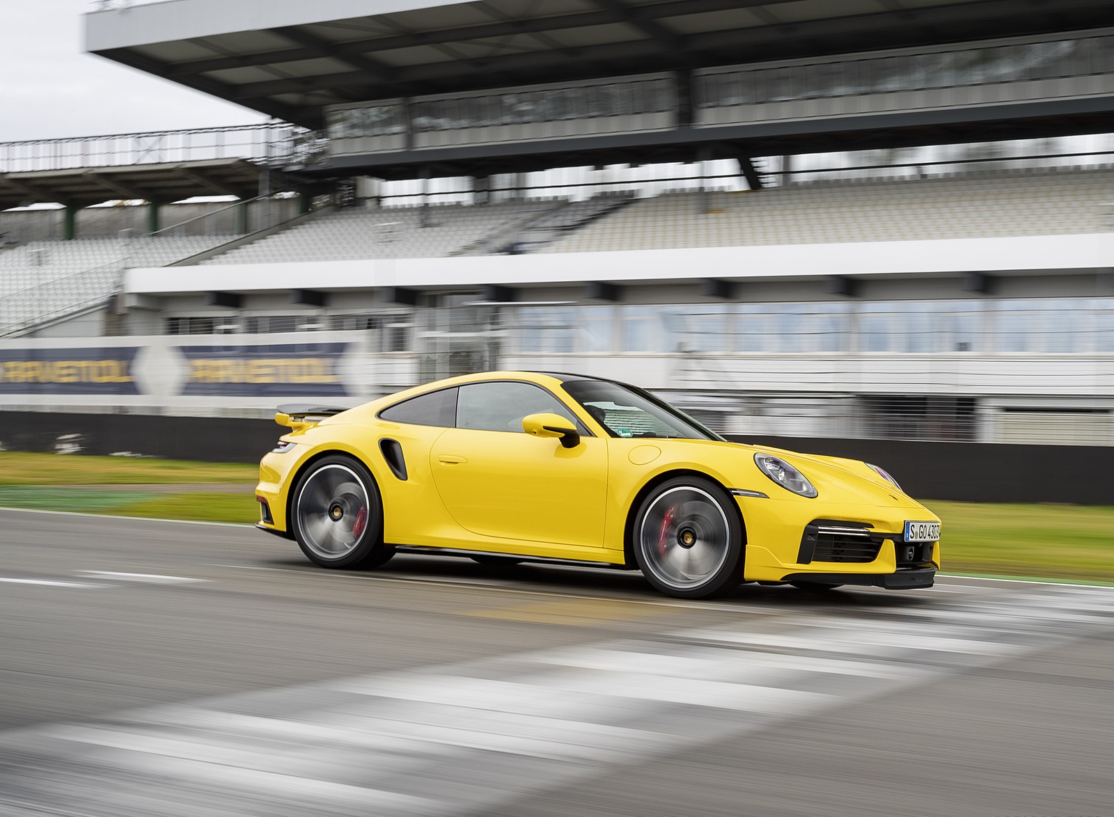 2021 Porsche 911 Turbo (Color: Racing Yellow) Front Three-Quarter Wallpapers (8)