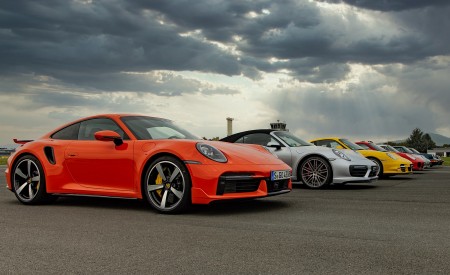 2021 Porsche 911 Turbo Front Three-Quarter Wallpapers 450x275 (50)