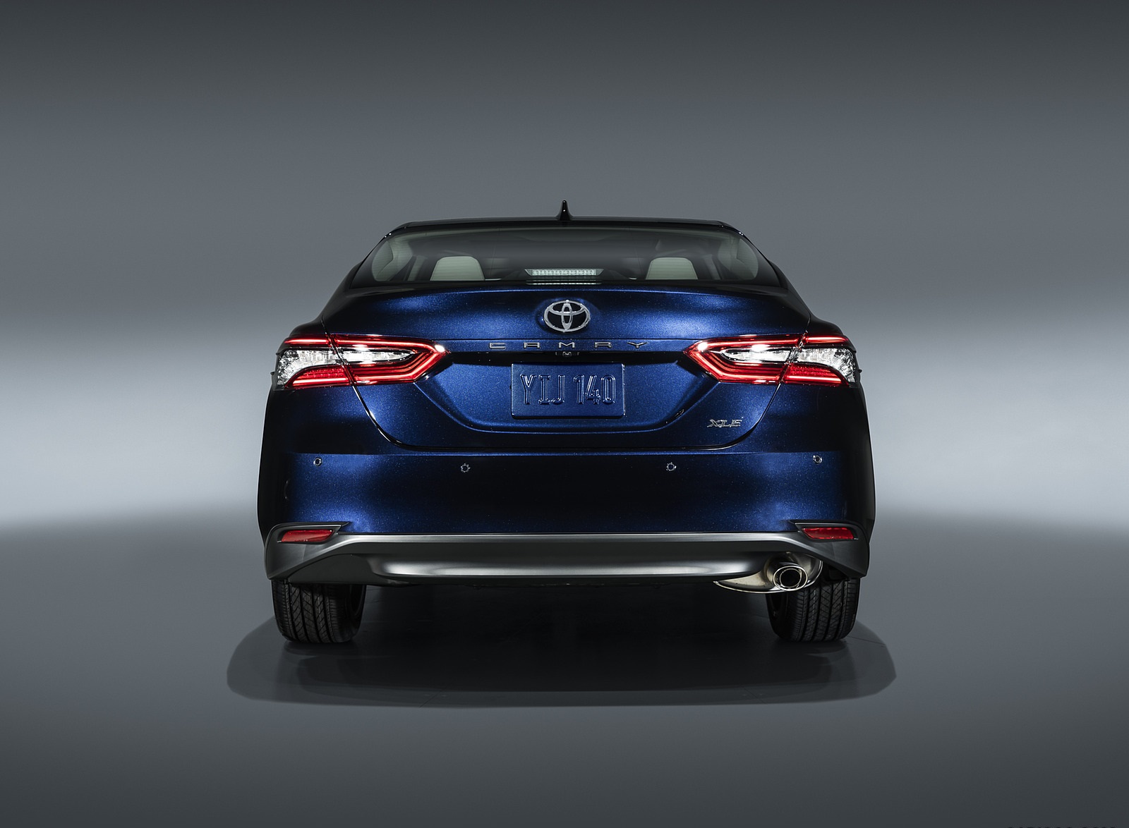 2021 Toyota Camry XLE Rear Wallpapers (4)