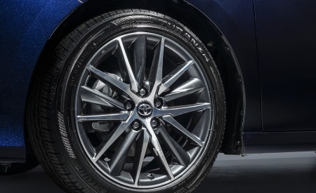 2021 Toyota Camry XLE Wheel Wallpapers 450x275 (7)