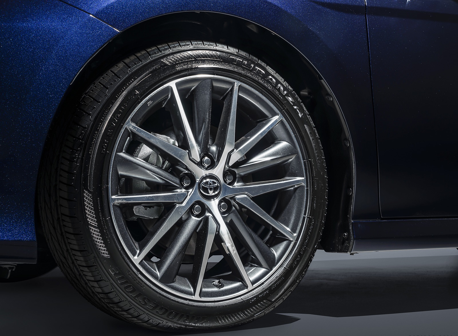 2021 Toyota Camry XLE Wheel Wallpapers (7)