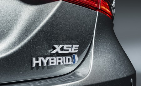 2021 Toyota Camry XSE Hybrid Badge Wallpapers 450x275 (8)