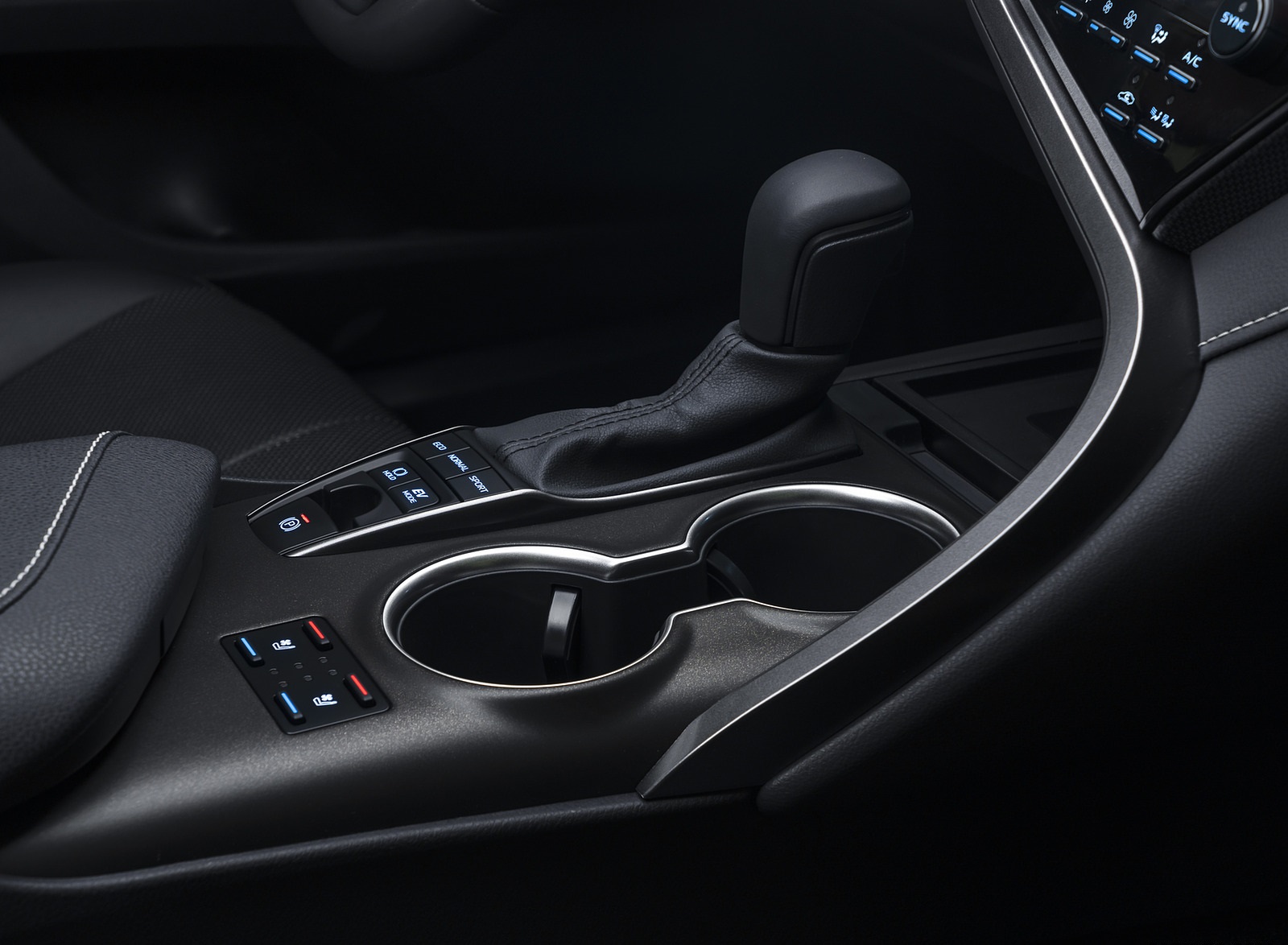 2021 Toyota Camry XSE Hybrid Interior Detail Wallpapers (11)