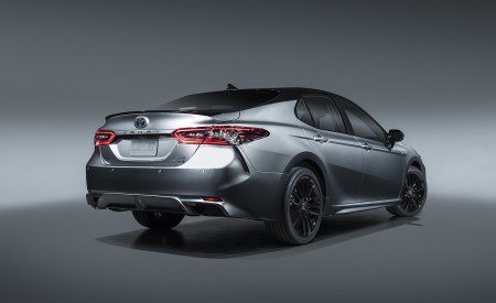 2021 Toyota Camry XSE Hybrid Rear Three-Quarter Wallpapers 450x275 (3)