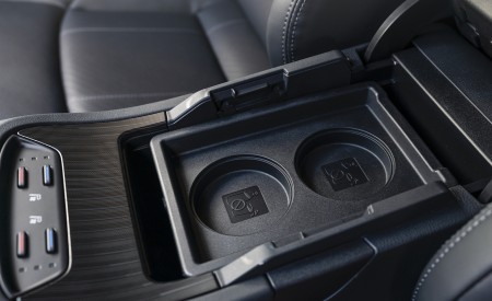 2021 Toyota Venza Hybrid Limited Interior Detail Wallpapers 450x275 (42)