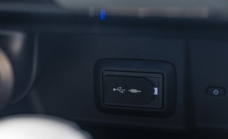 2021 Toyota Venza Hybrid Limited Interior Detail Wallpapers 450x275 (35)