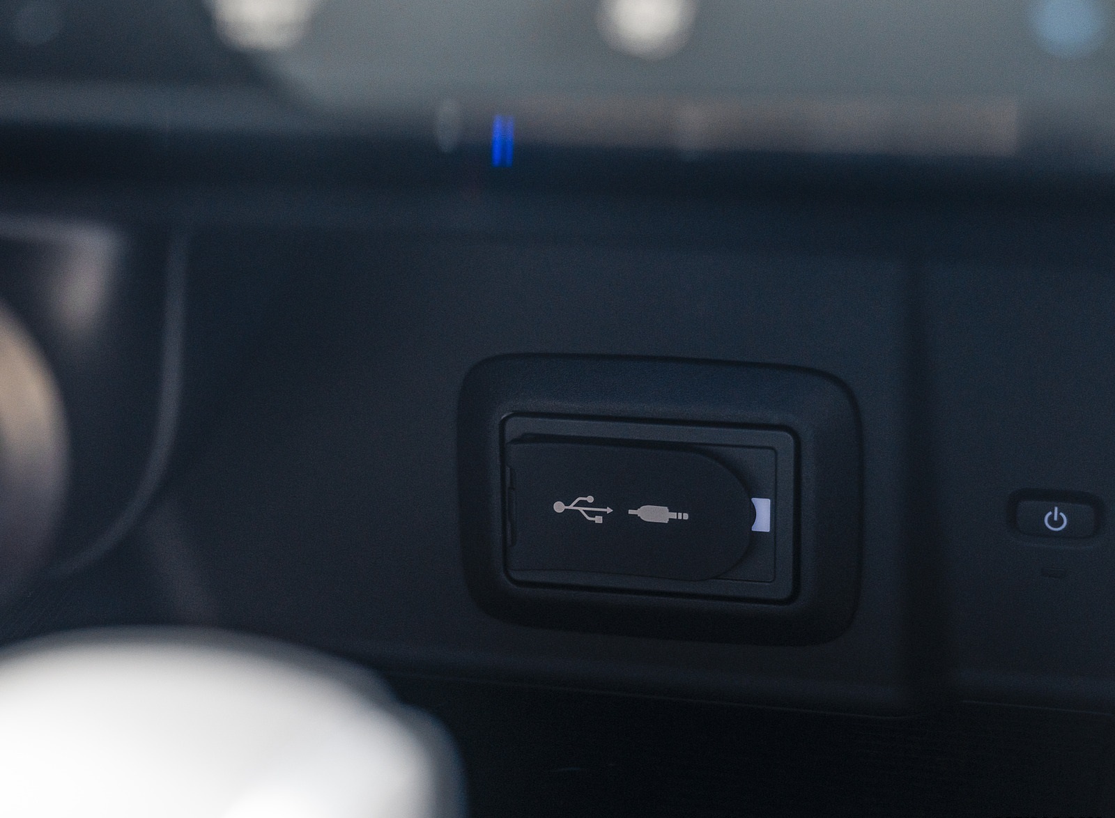 2021 Toyota Venza Hybrid Limited Interior Detail Wallpapers #35 of 44