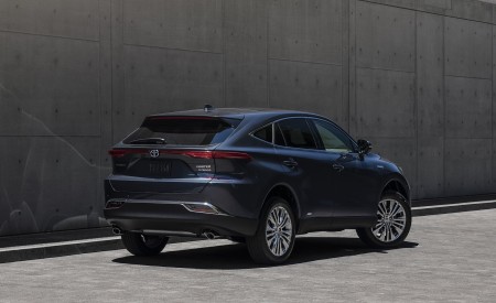 2021 Toyota Venza Hybrid Limited Rear Three-Quarter Wallpapers 450x275 (12)