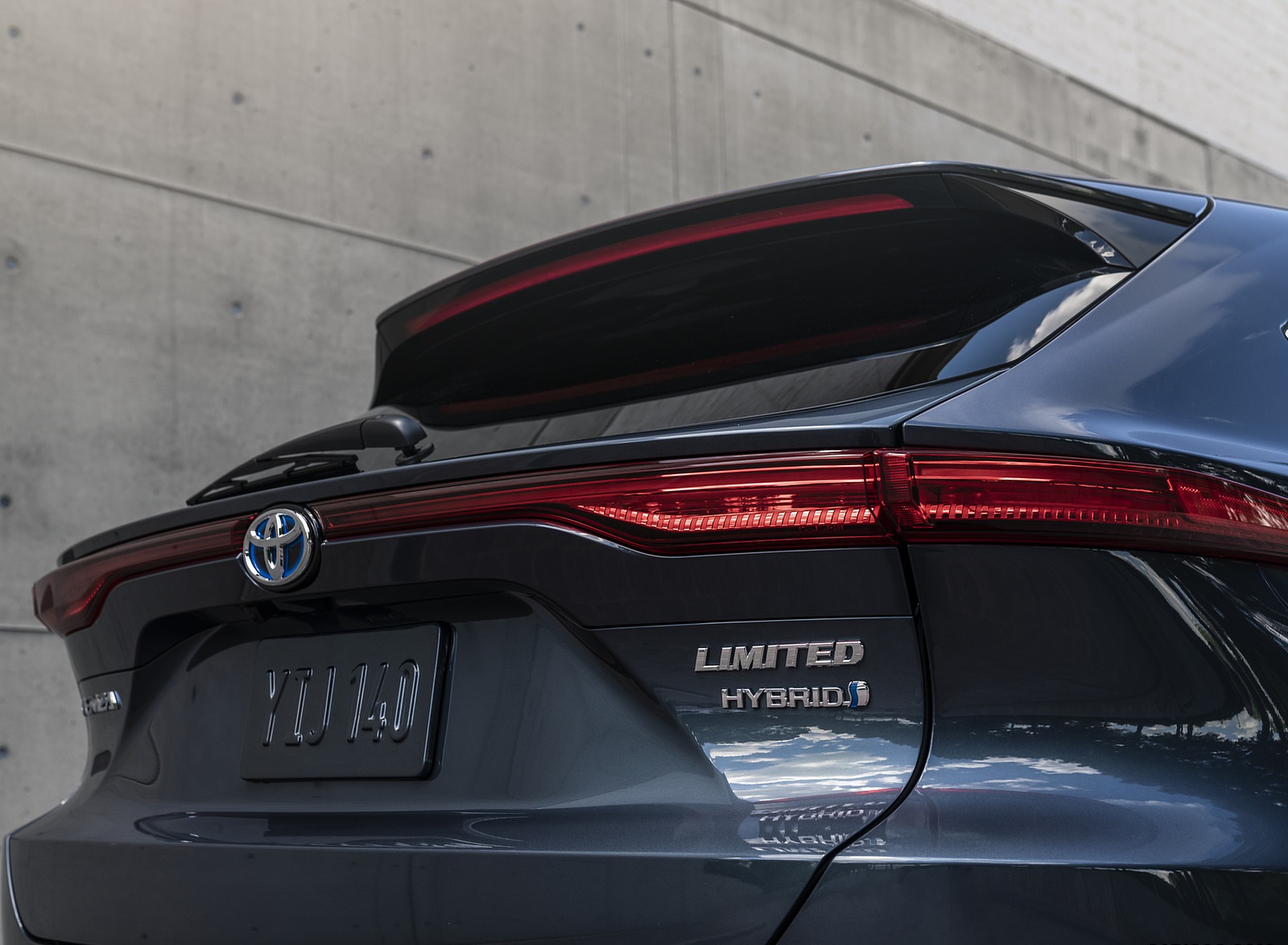 2021 Toyota Venza Hybrid Limited Tail Light Wallpapers #20 of 44