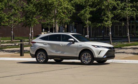 2021 Toyota Venza Hybrid XLE Front Three-Quarter Wallpapers 450x275 (2)