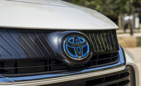 2021 Toyota Venza Hybrid XLE Grill Wallpapers 450x275 (12)