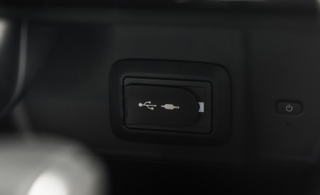 2021 Toyota Venza Hybrid XLE Interior Detail Wallpapers 450x275 (27)