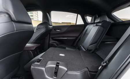 2021 Toyota Venza Hybrid XLE Interior Rear Seats Wallpapers 450x275 (33)