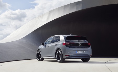 2021 Volkswagen ID.3 1st Edition Rear Three-Quarter Wallpapers 450x275 (137)