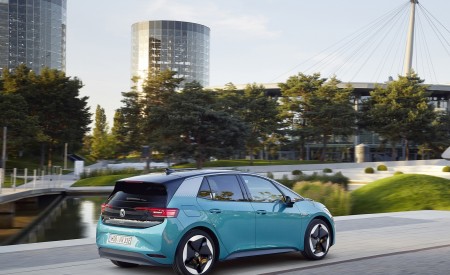 2021 Volkswagen ID.3 1st Edition Rear Three-Quarter Wallpapers 450x275 (127)
