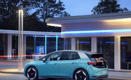 2021 Volkswagen ID.3 1st Edition Side Wallpapers 450x275 (129)