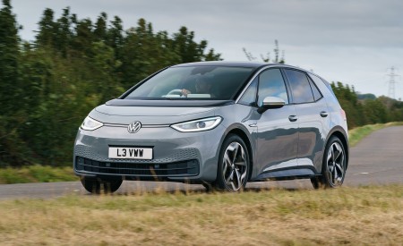 2021 Volkswagen ID.3 1st Edition (UK-Spec) Front Three-Quarter Wallpapers 450x275 (7)