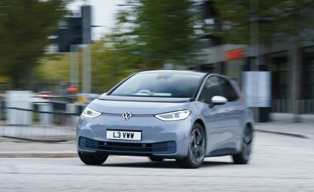 2021 Volkswagen ID.3 1st Edition (UK-Spec) Front Three-Quarter Wallpapers 450x275 (24)
