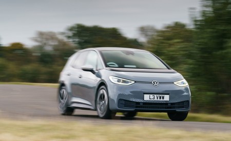 2021 Volkswagen ID.3 1st Edition (UK-Spec) Front Three-Quarter Wallpapers 450x275 (15)