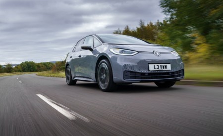 2021 Volkswagen ID.3 1st Edition (UK-Spec) Front Three-Quarter Wallpapers  450x275 (2)