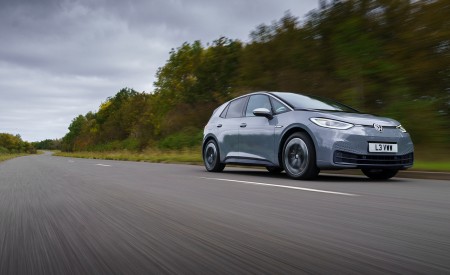 2021 Volkswagen ID.3 1st Edition (UK-Spec) Front Three-Quarter Wallpapers 450x275 (10)
