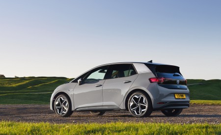 2021 Volkswagen ID.3 1st Edition (UK-Spec) Rear Three-Quarter Wallpapers 450x275 (39)