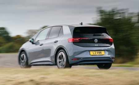 2021 Volkswagen ID.3 1st Edition (UK-Spec) Rear Three-Quarter Wallpapers 450x275 (18)