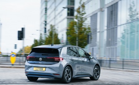2021 Volkswagen ID.3 1st Edition (UK-Spec) Rear Three-Quarter Wallpapers 450x275 (25)