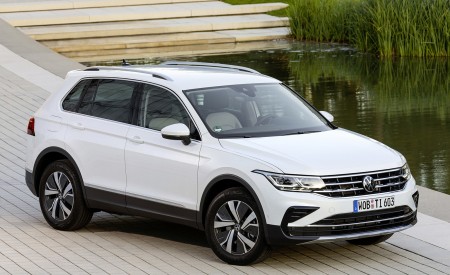2021 Volkswagen Tiguan Plug-In Hybrid Front Three-Quarter Wallpapers 450x275 (7)