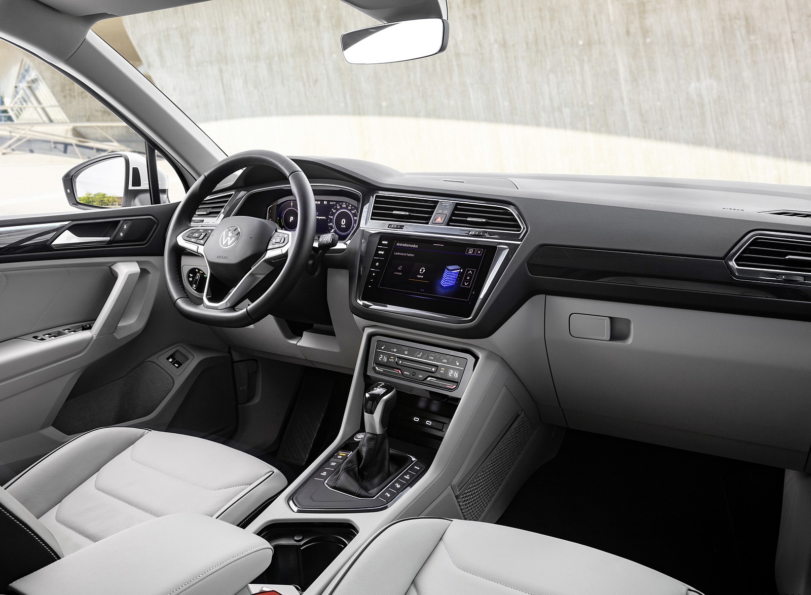 2021 Volkswagen Tiguan Plug-In Hybrid Interior Wallpapers (15)