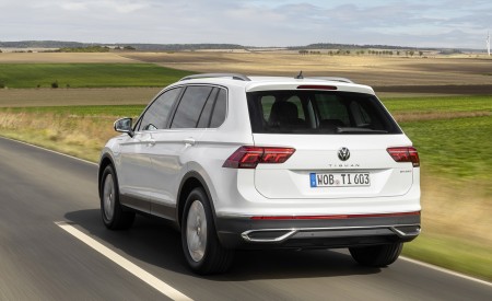 2021 Volkswagen Tiguan Plug-In Hybrid Rear Three-Quarter Wallpapers  450x275 (4)