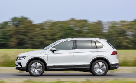 2021 Volkswagen Tiguan Plug-In Hybrid Side Wallpapers 450x275 (5)