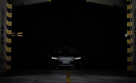 2020 BMW 7-Series 745Le Plug-In Hybrid Front Wallpapers 450x275 (79)