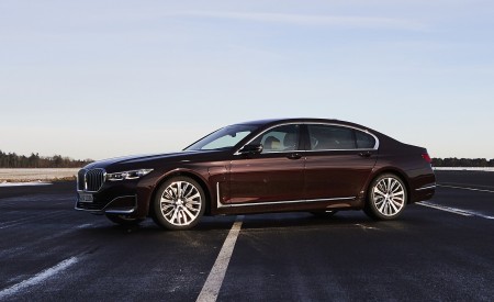 2020 BMW 7-Series 745Le Plug-In Hybrid Side Wallpapers 450x275 (74)
