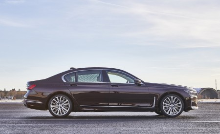 2020 BMW 7-Series 745Le Plug-In Hybrid Side Wallpapers 450x275 (75)