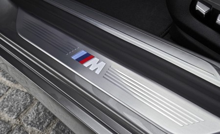 2020 BMW 7-Series 745Le xDrive Plug-In Hybrid Door Sill Wallpapers 450x275 (43)