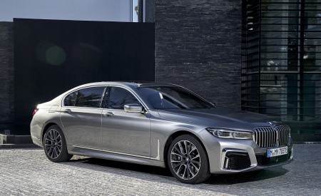 2020 BMW 7-Series 745Le xDrive Plug-In Hybrid Front Three-Quarter Wallpapers 450x275 (23)