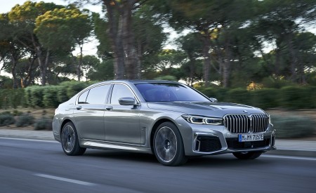 2020 BMW 7-Series 745Le xDrive Plug-In Hybrid Front Three-Quarter Wallpapers 450x275 (5)