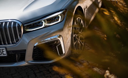 2020 BMW 7-Series 745Le xDrive Plug-In Hybrid Headlight Wallpapers 450x275 (96)