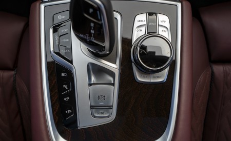 2020 BMW 7-Series 745Le xDrive Plug-In Hybrid Interior Detail Wallpapers 450x275 (102)