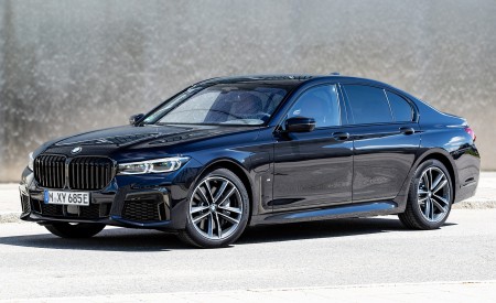 2020 BMW 7-Series Plug-In Hybrid Front Three-Quarter Wallpapers  450x275 (120)