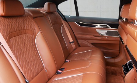 2020 BMW 7-Series Plug-In Hybrid Interior Rear Seats Wallpapers 450x275 (131)
