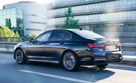 2020 BMW 7-Series Plug-In Hybrid Rear Three-Quarter Wallpapers 450x275 (118)