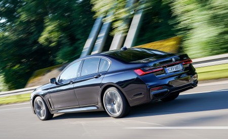 2020 BMW 7-Series Plug-In Hybrid Rear Three-Quarter Wallpapers 450x275 (114)