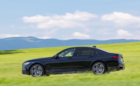 2020 BMW 7-Series Plug-In Hybrid Side Wallpapers 450x275 (113)