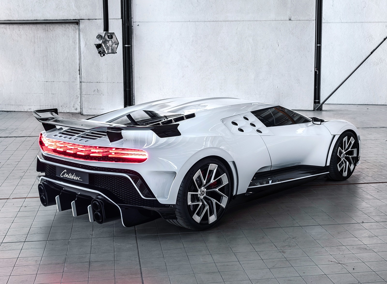 2020 Bugatti Centodieci Rear Three-Quarter Wallpapers (10)